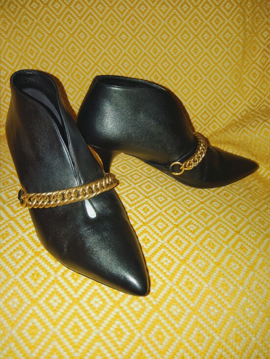 Burberry Shoes - Burberry Bronwen Chain Trim Black Kitten Heel Ankle Booties Sz 37.5